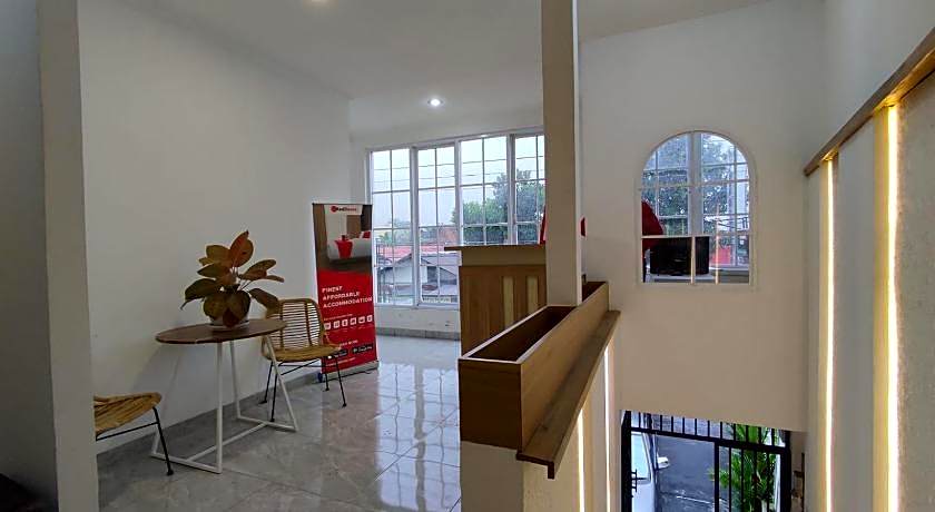 RedDoorz near Rita Super Mall Purwokerto