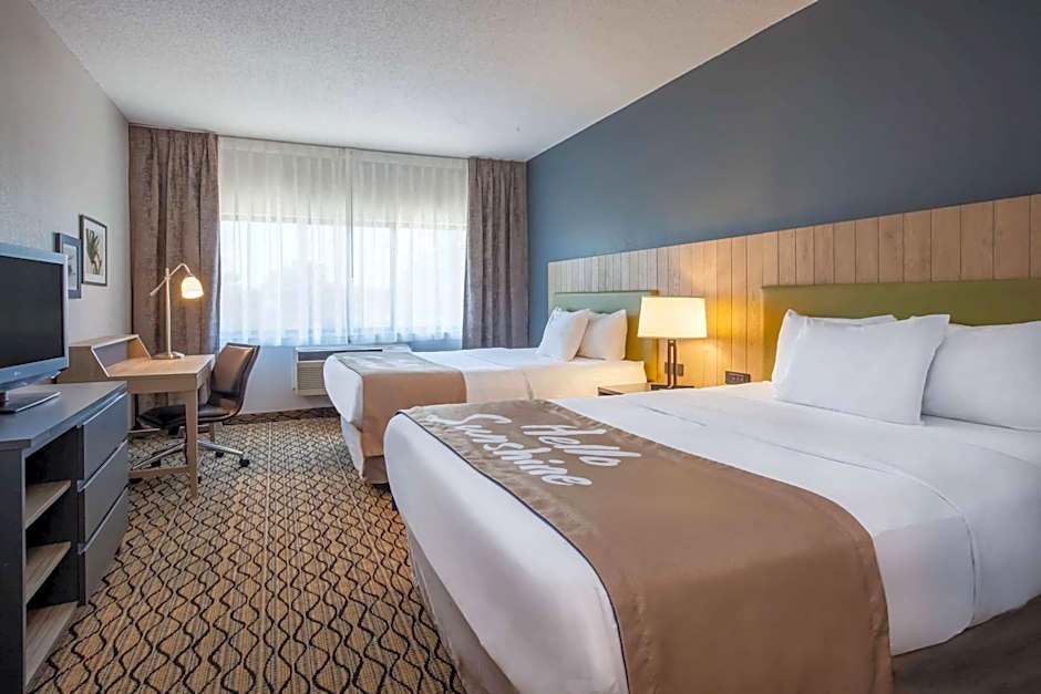 Days Inn & Suites by Wyndham Rochester Hills MI