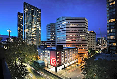 Staypineapple At Hotel Five