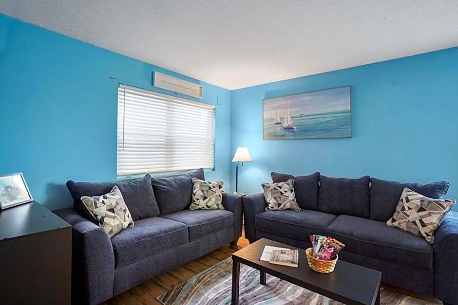 Beautiful Blue Ocean Condo