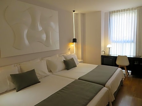 TRIPLE ROOM (2 ADULTS + 1 CHILD)