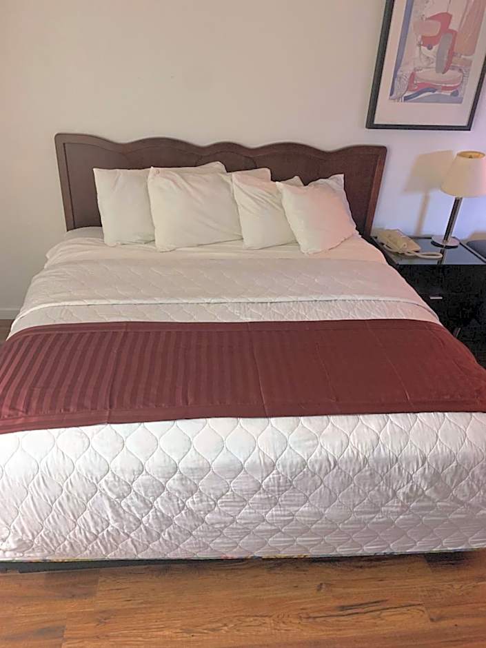 Smokey Point Motor Inn
