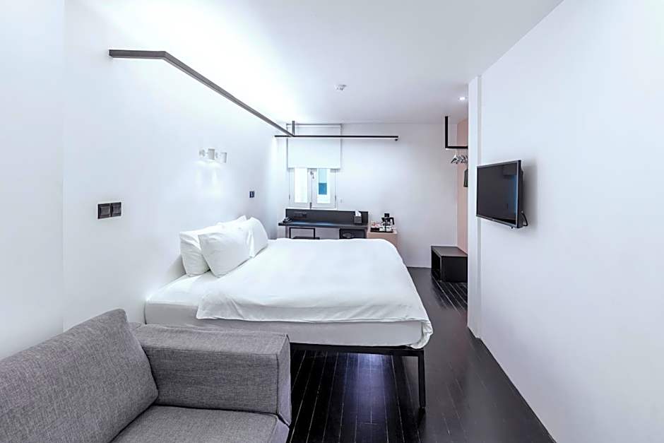Photo 1 of 6 of Studio 1 King Bed