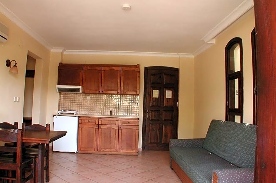 Club Turquoise Apart