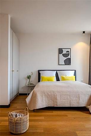 Extra Luxury Apartment with Queen Bed and Kitchen