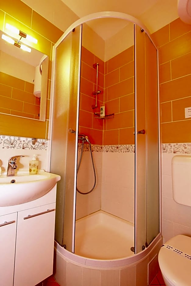 Nirvana Rooms & Apartments