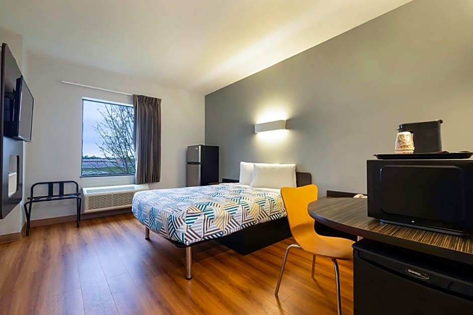 Studio 6 Suites Texas City I-45