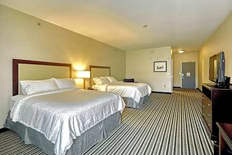 Standard Queen Room with Two Queen Beds and Mobility Accessible Tub