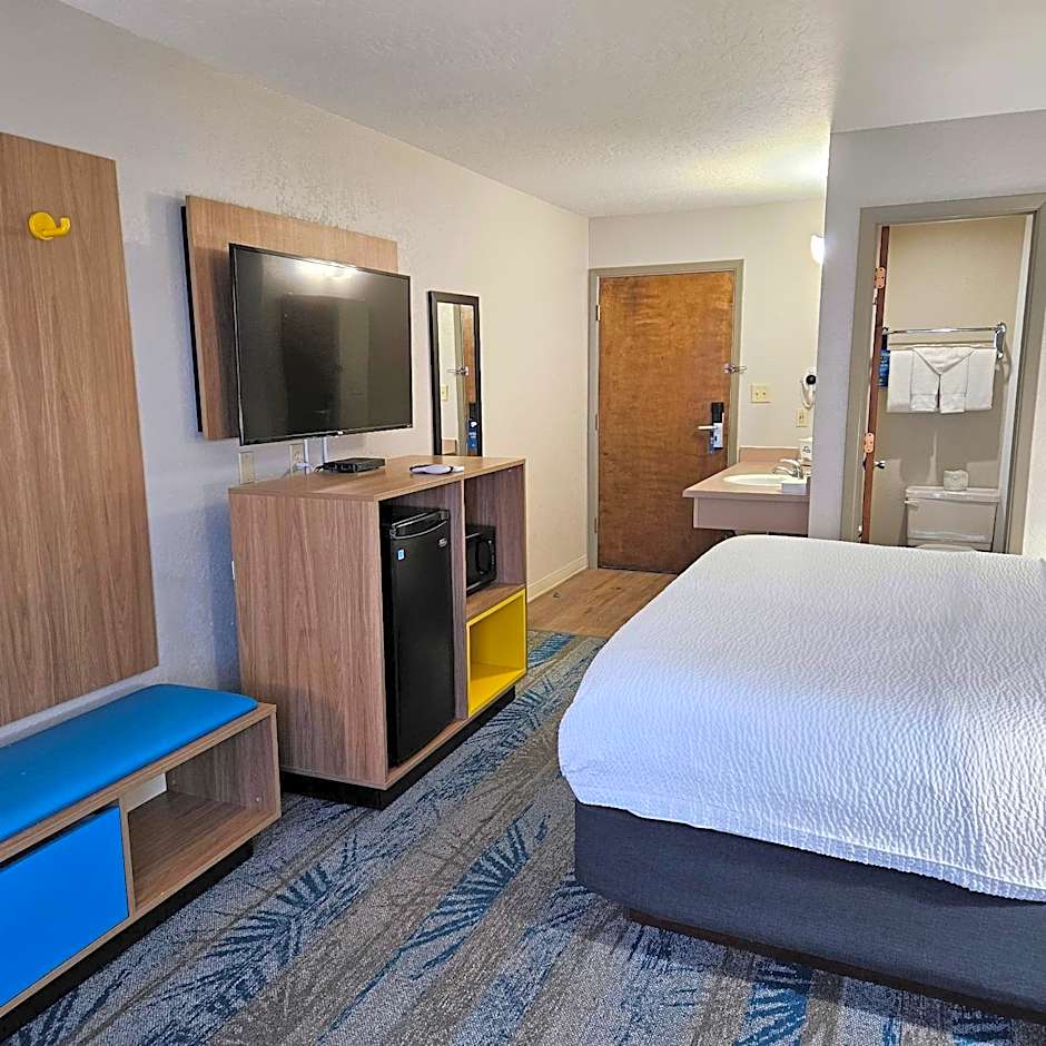 Days Inn and Suites by Wyndham Downtown Missoula-University