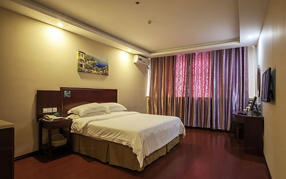 GreenTree Inn JiangSu ZhenJiang DingMao Industrial Park WoDe Square Express Hotel