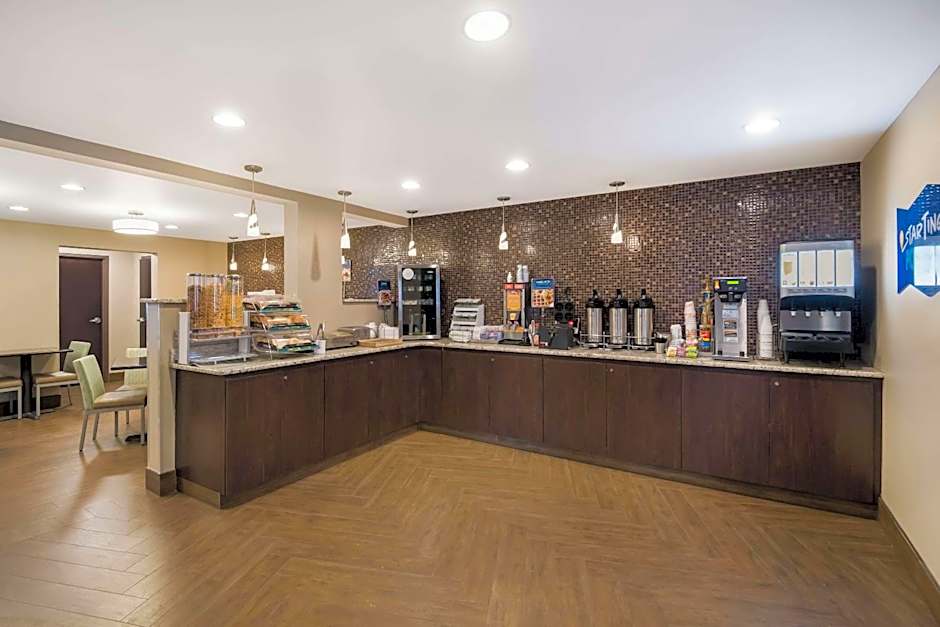 Clarion Pointe Syracuse Downtown