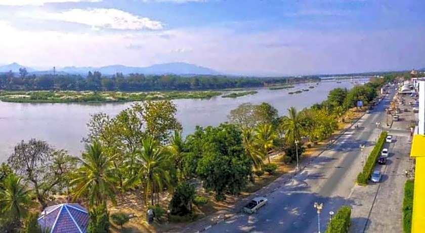 Viangtak Riverside Hotel