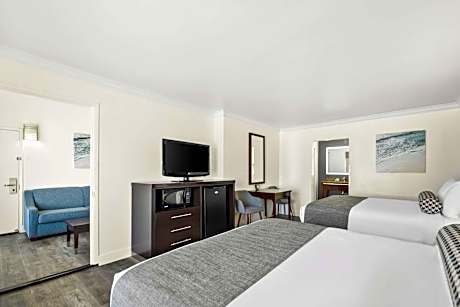 One-Bedroom Queen Suite with Partial Ocean View - Non-Smoking