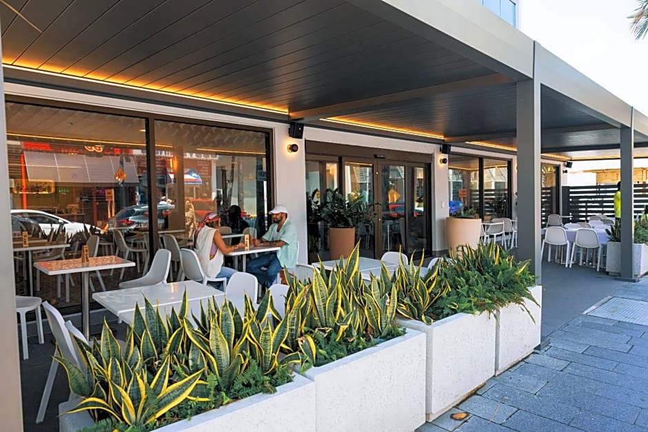 HiBird- Apartment and Suites Hotel