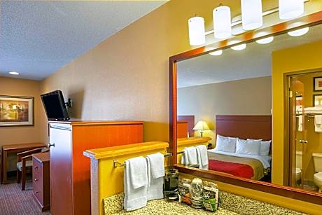 Standard Queen Room with Two Queen Beds - Non-Smoking