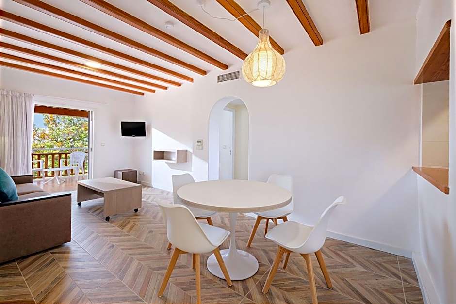 azuLine Apartamentos Can Sanso