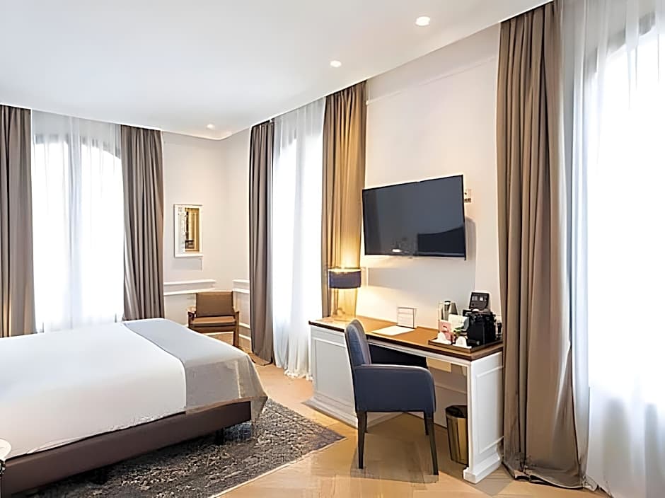 Hotel Midmost