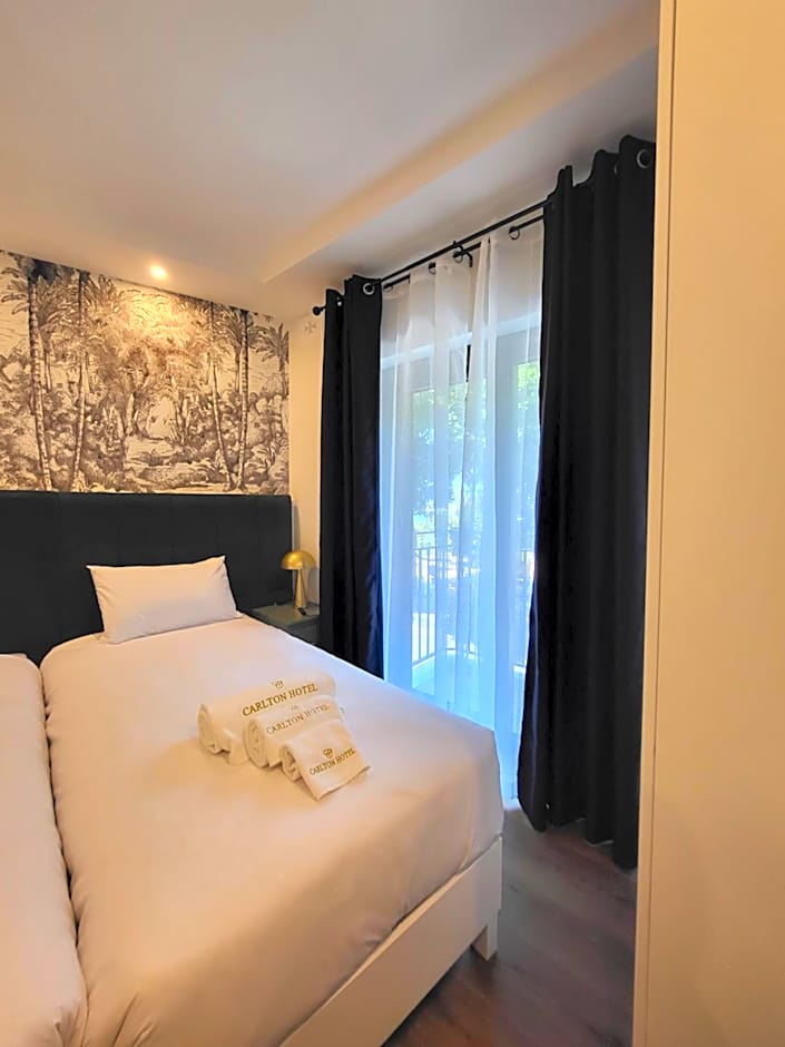 Carlton Hotel