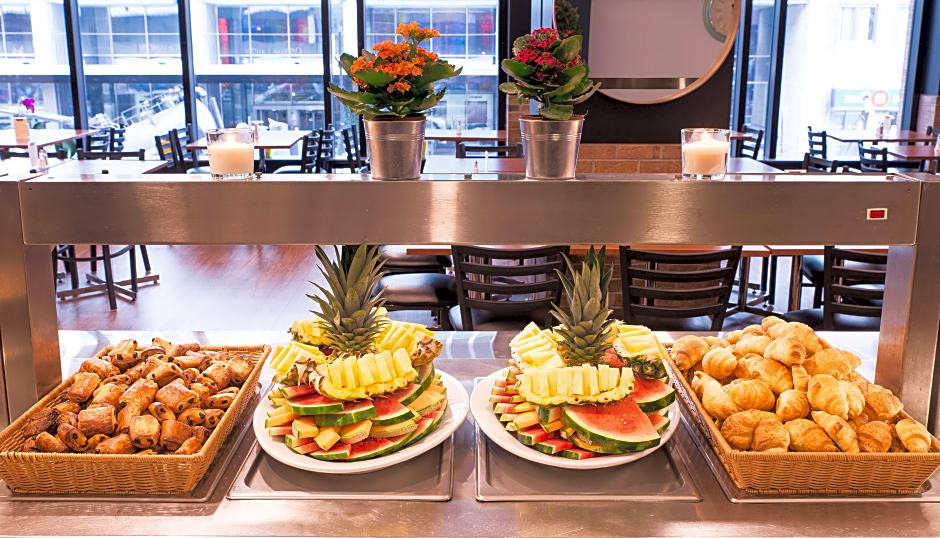 Travelodge by Wyndham Montreal Centre