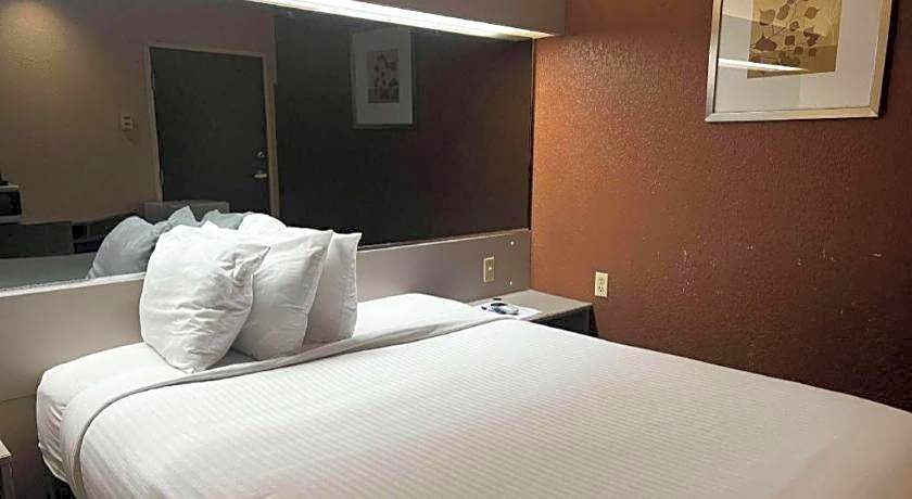 Microtel Inn & Suites By Wyndham Houston