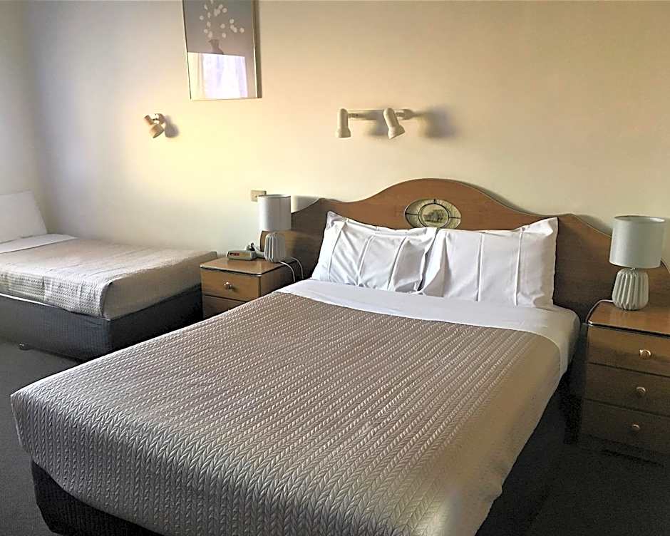 SHEPPARTON MOTOR INN Tudor House Motel