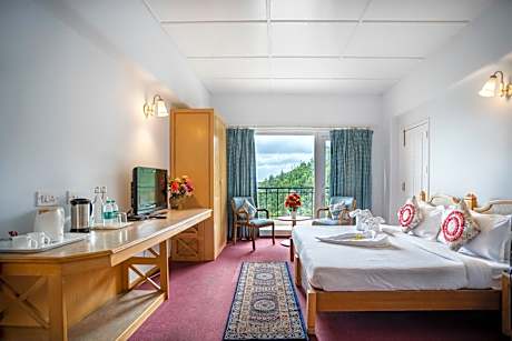Royal Executive Deluxe Room With Balcony & Valley View