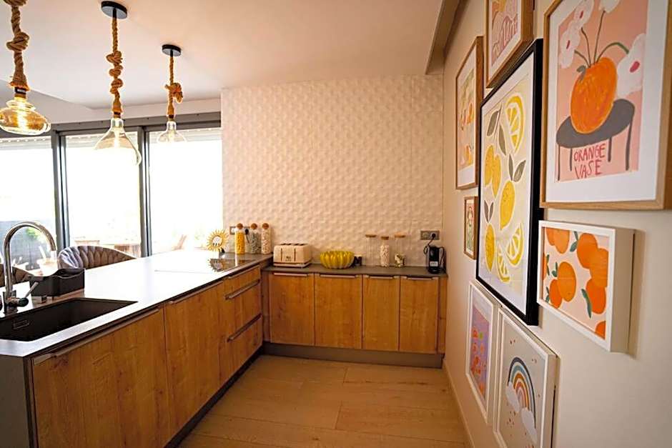 Cheerful Lemon Condo