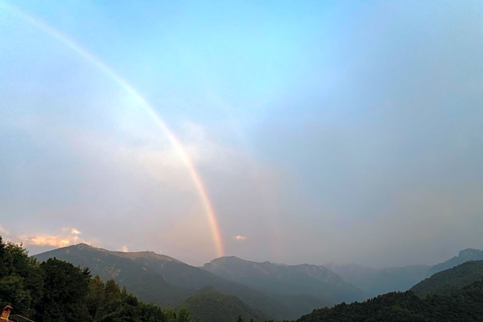 B&B IDUEVAGAMONDI immerso nel bosco tra le MONTAGNE con area benessere come EXTRA