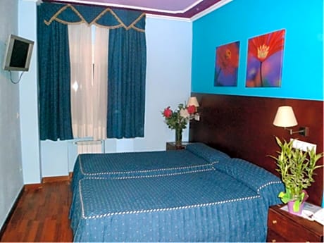 TRIPLE ROOM (3 ADULTS)