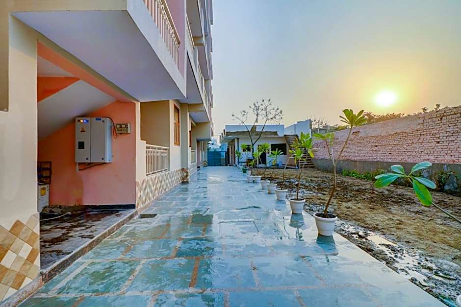 Hotel O Palace At Seventy Two Near Iskcon Temple Noida