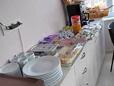 Huxley Hotel and Aparts Old City