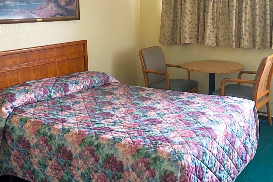 Capri Motel By OYO Elwood, Wathena