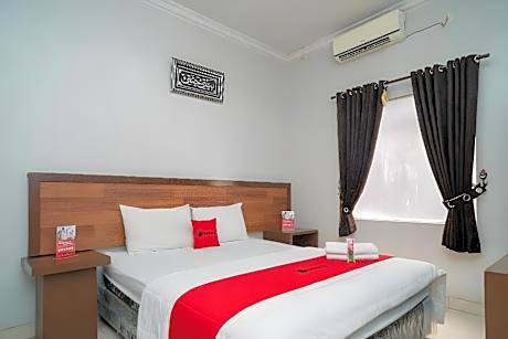 RedDoorz Syariah Near Tugu Dodol Kandangan