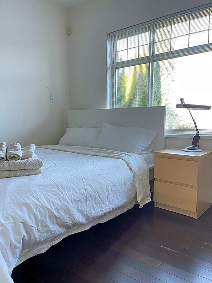Cozy Guest Rooms Near UBC, Downtown and Beaches