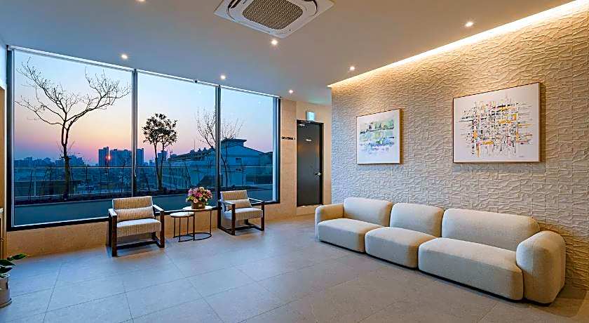 Daegu Suseong Brown Dot