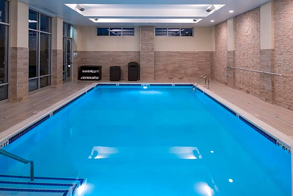 Holiday Inn & Suites Farmington Hills - Detroit NW, an IHG Hotel By IHG