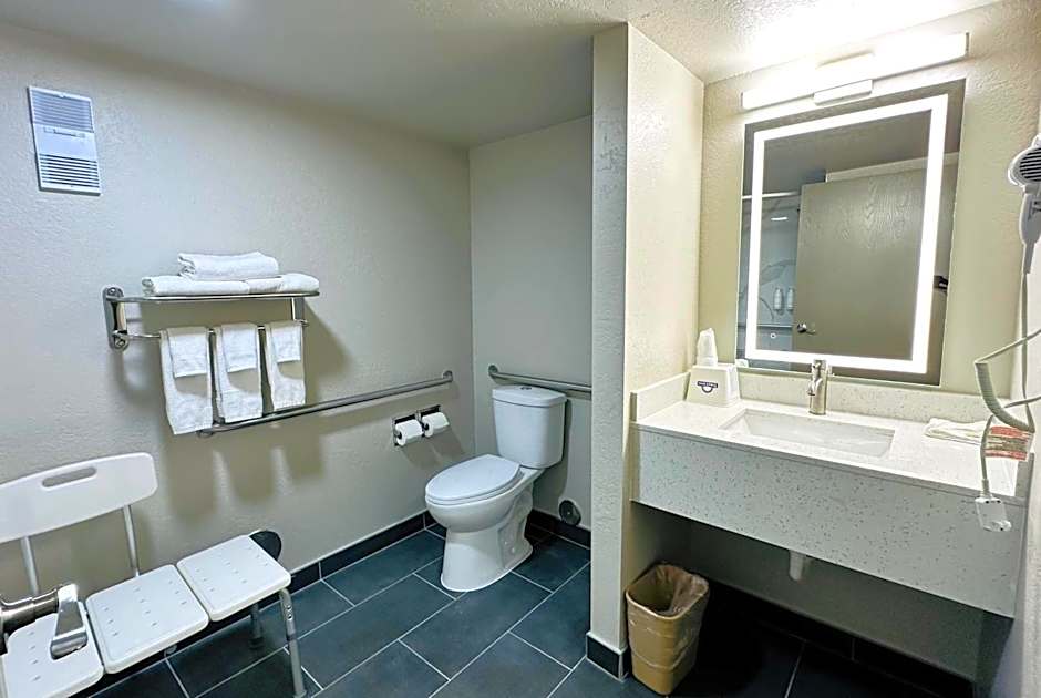 Days Inn by Wyndham Holland