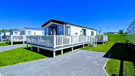 Tattershall Lakes - Merlin Point