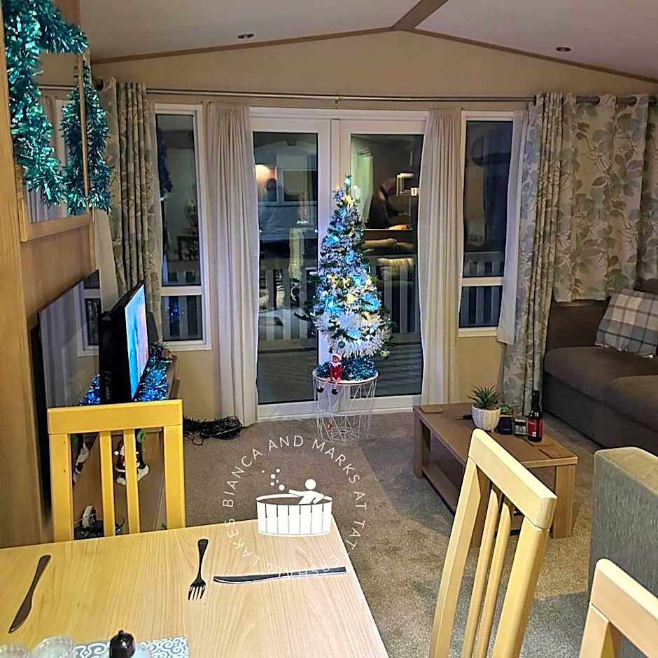 Bianca and marks 8 berth Caravan with Hot tub