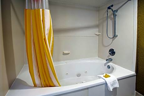 1 King Bed Mobility/Hearing Accessible Room Bathtub w/ Grab Bars Non-Smoking