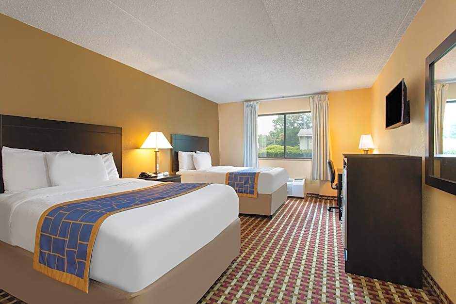 Days Inn by Wyndham Hillsborough
