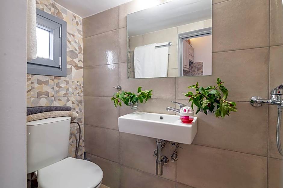 Kokkinos Studios With Pool & Sea View, by ZanteWize