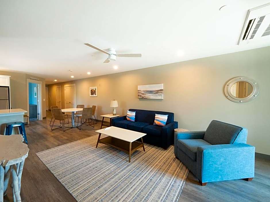 Long Beach Suites