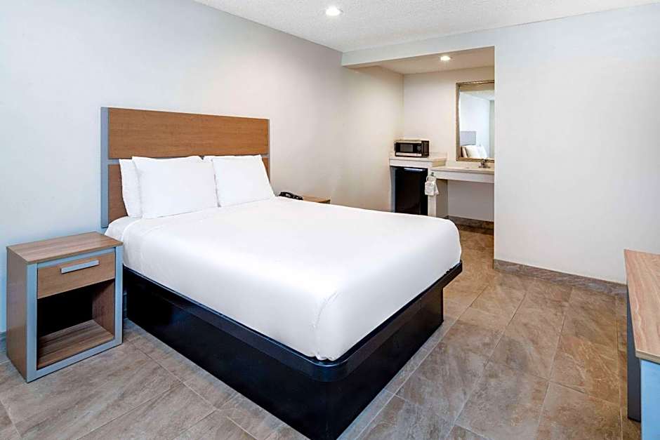 Super 8 by Wyndham Bakersfield CA