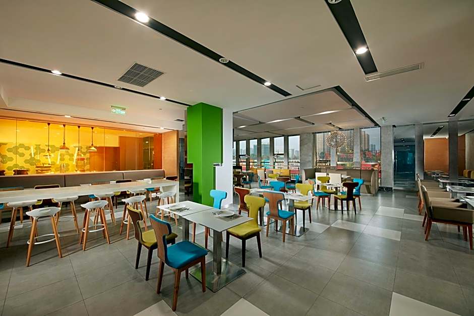 Holiday Inn Express Leshan City Square By IHG
