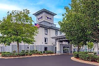 Sleep Inn & Suites East Chase