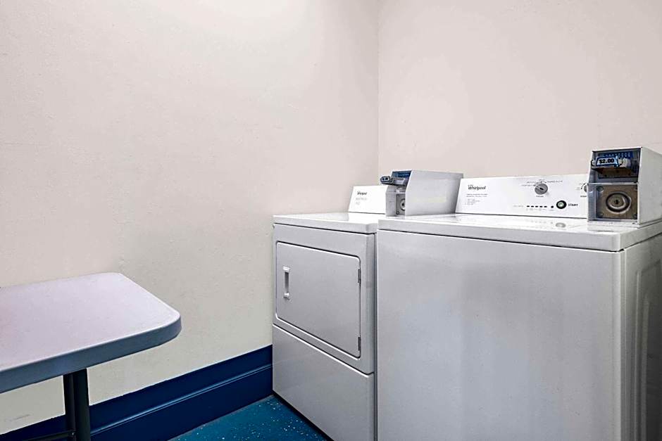 Day Inn and Suites by Wyndham Oxford