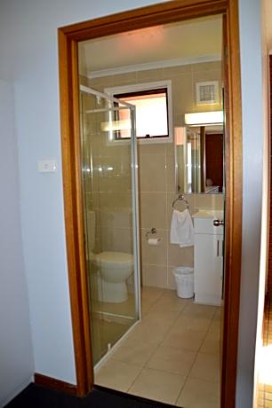 Family Room (2 Adults + 2 Children)