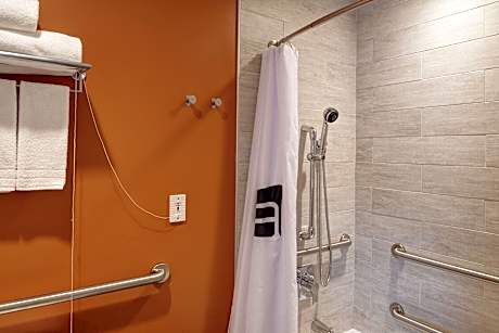 Room, 2 Queen Beds (Mobility/Hearing Accessible, Tub)