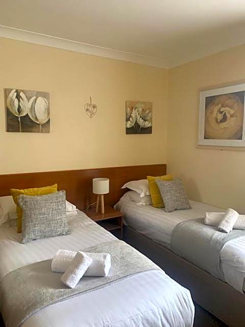 The Dickens Bar & Inn